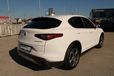 2022 Alfa Romeo Stelvio — sličica 5