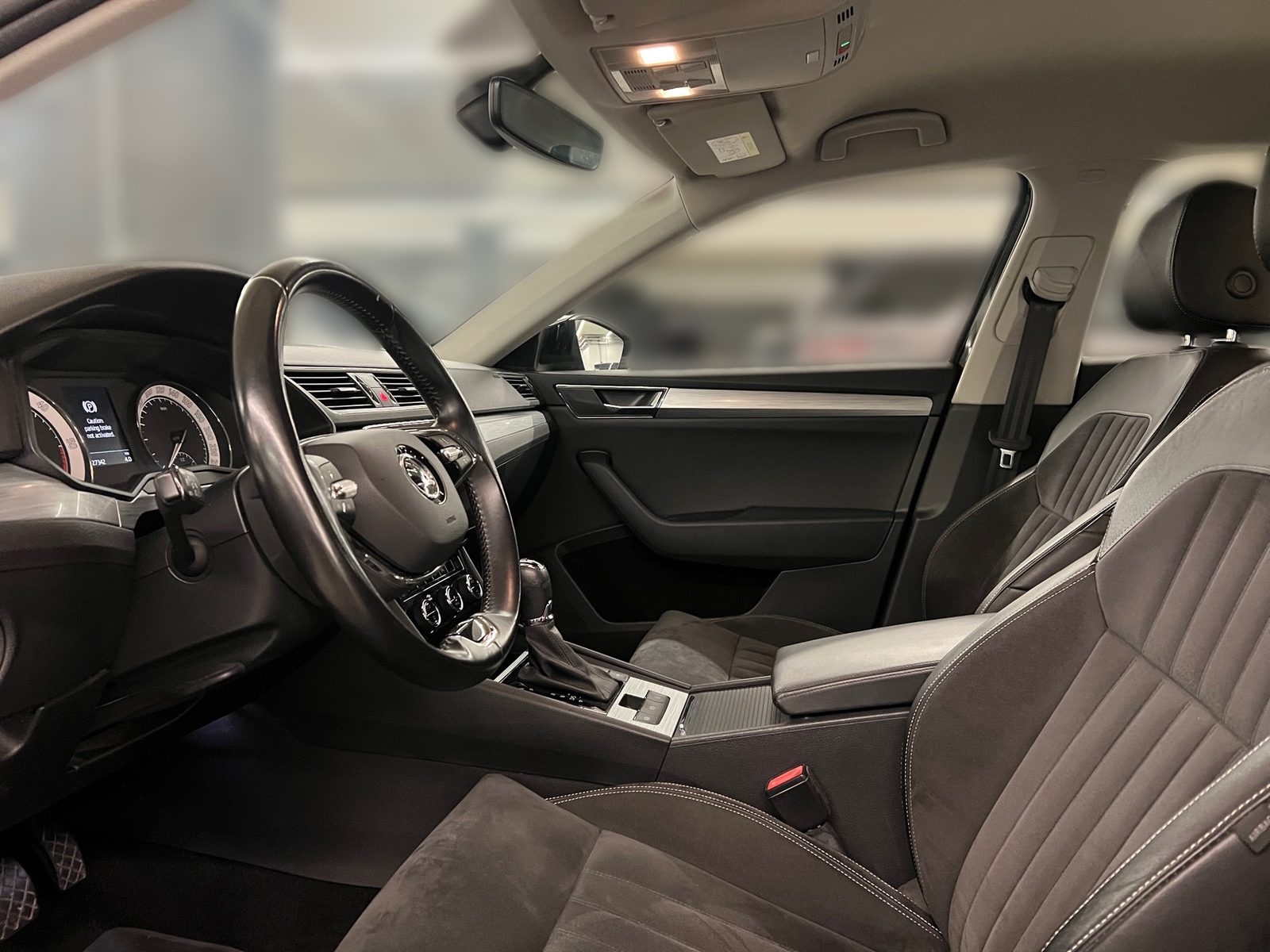 2021 Škoda Superb — fotografija 13