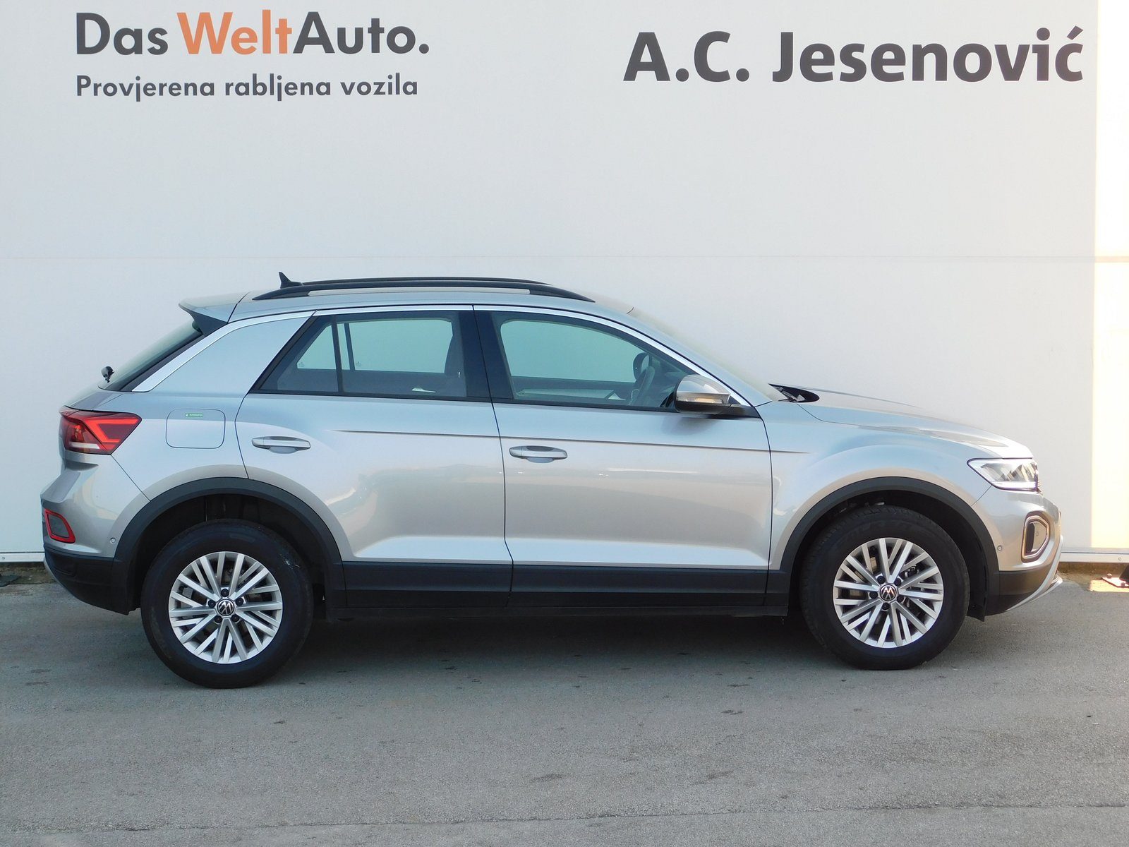 2023 Volkswagen T-Roc — fotografija 4