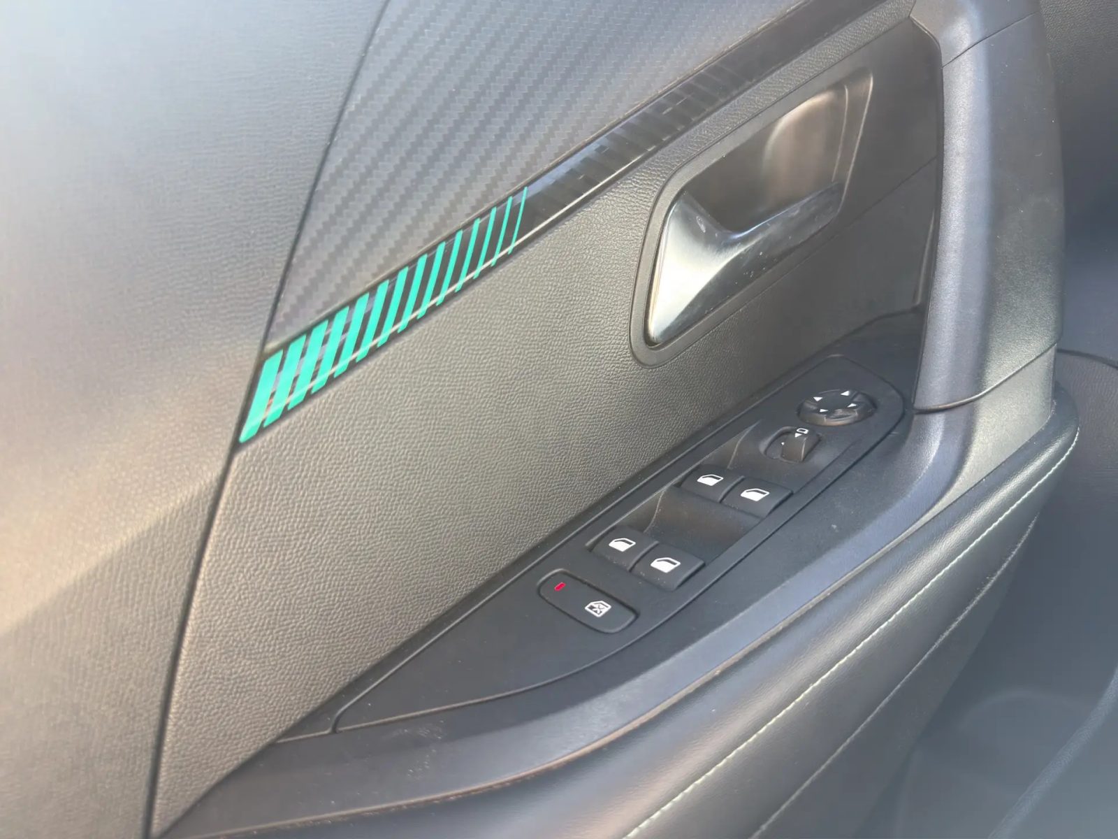 2023 Peugeot 2008 — fotografija 9