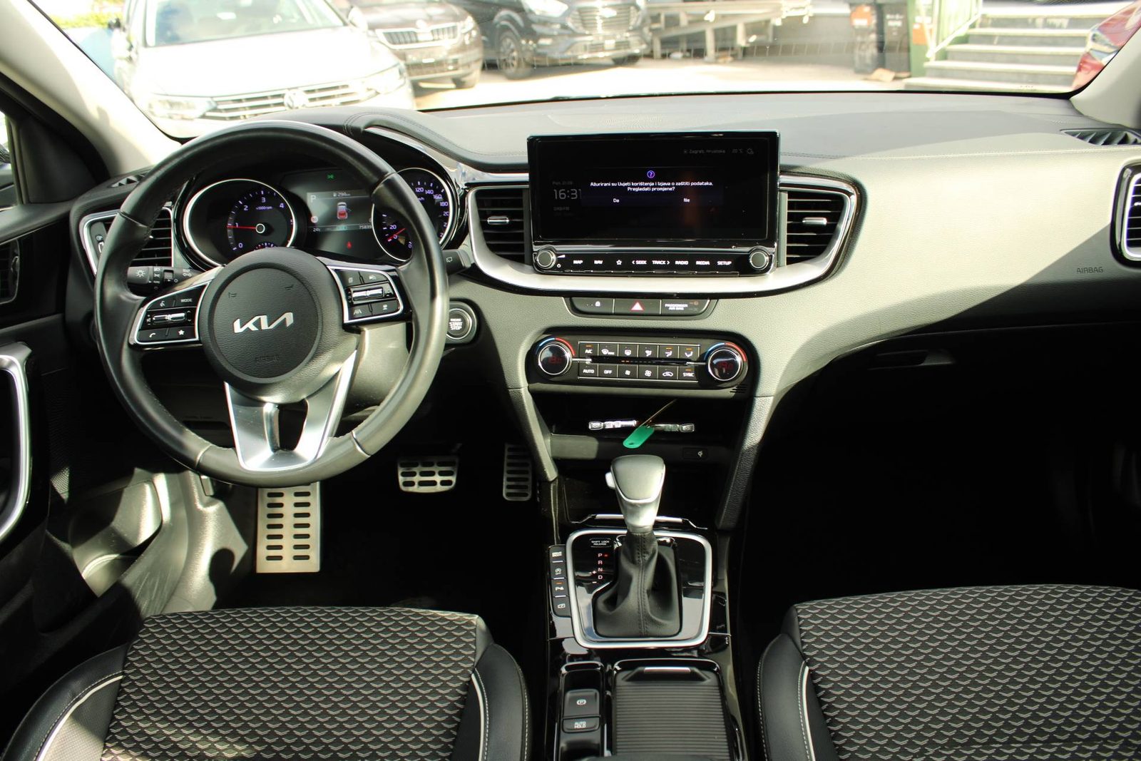 2023 Kia Xcee'd — fotografija 14