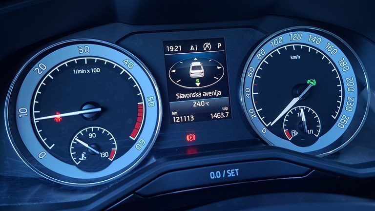 2021 Škoda Superb — fotografija 22