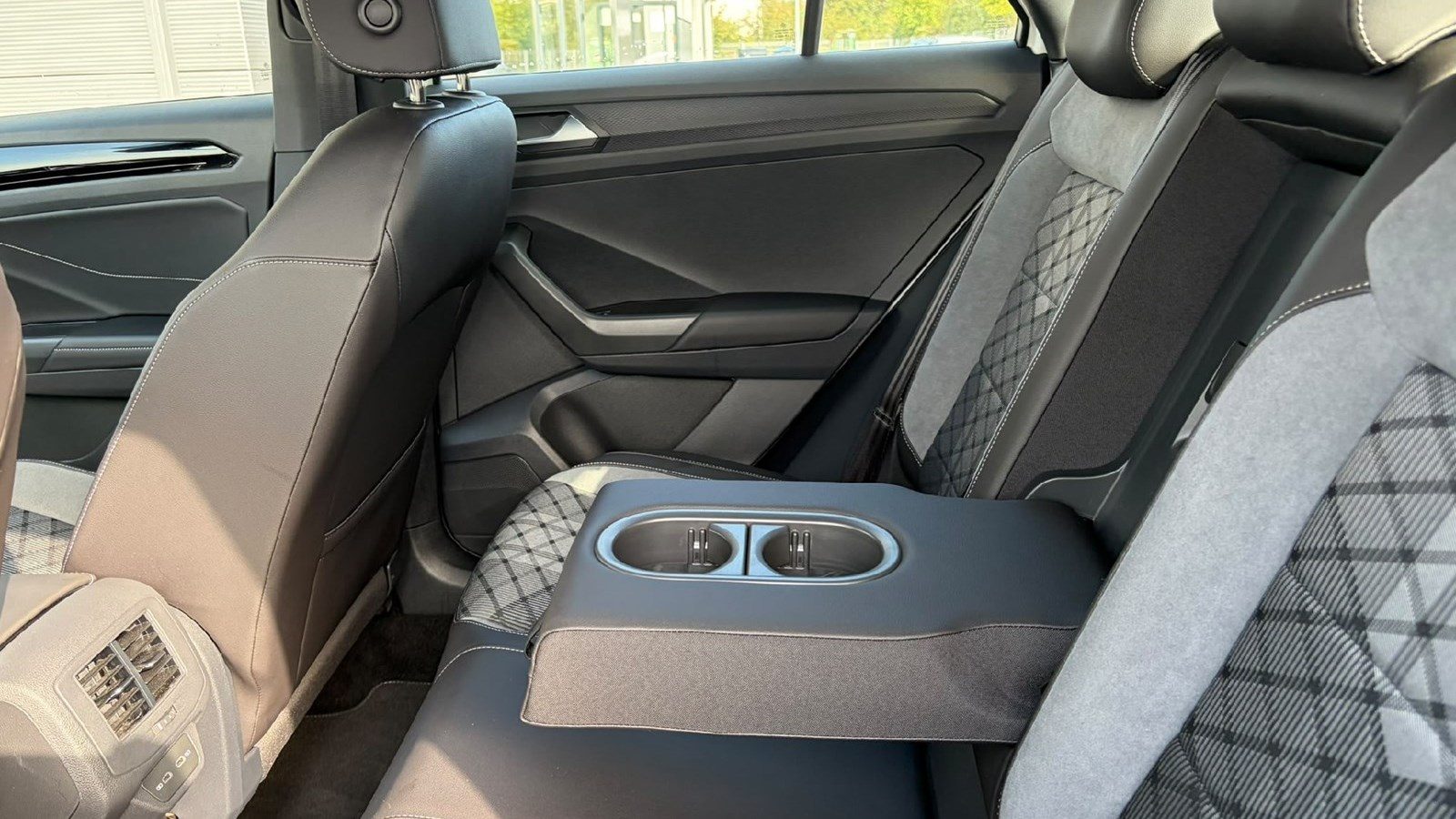 2024 Volkswagen T-Roc — fotografija 19