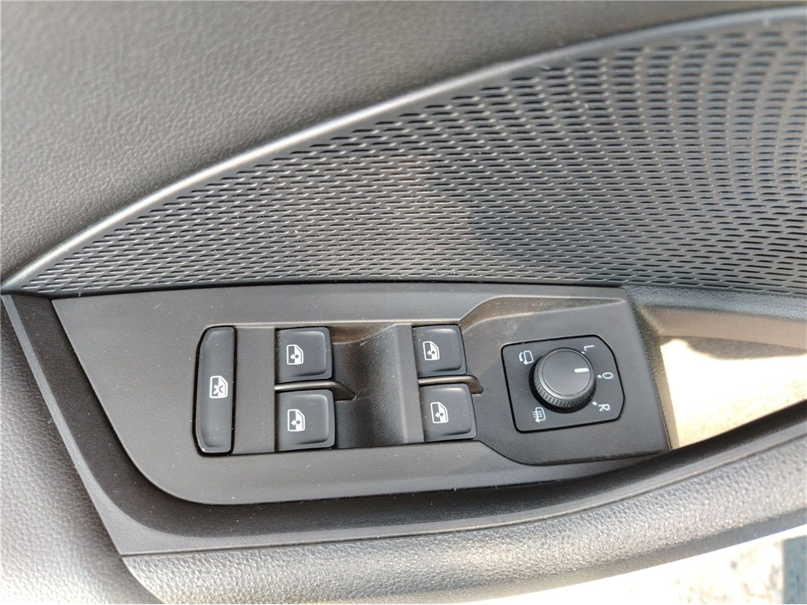 2022 Škoda Octavia — fotografija 20