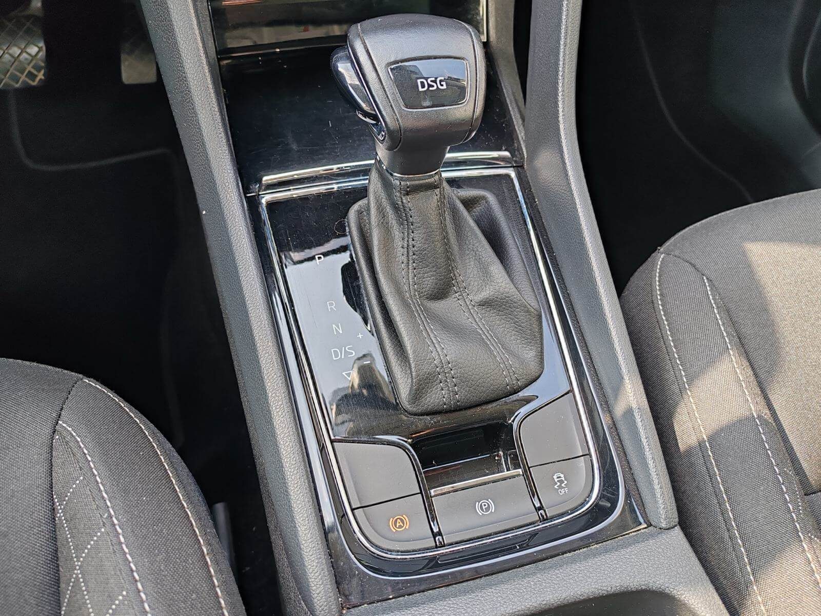 2020 Škoda Karoq — fotografija 16