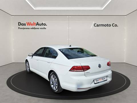 2019 Volkswagen Passat — sličica 3
