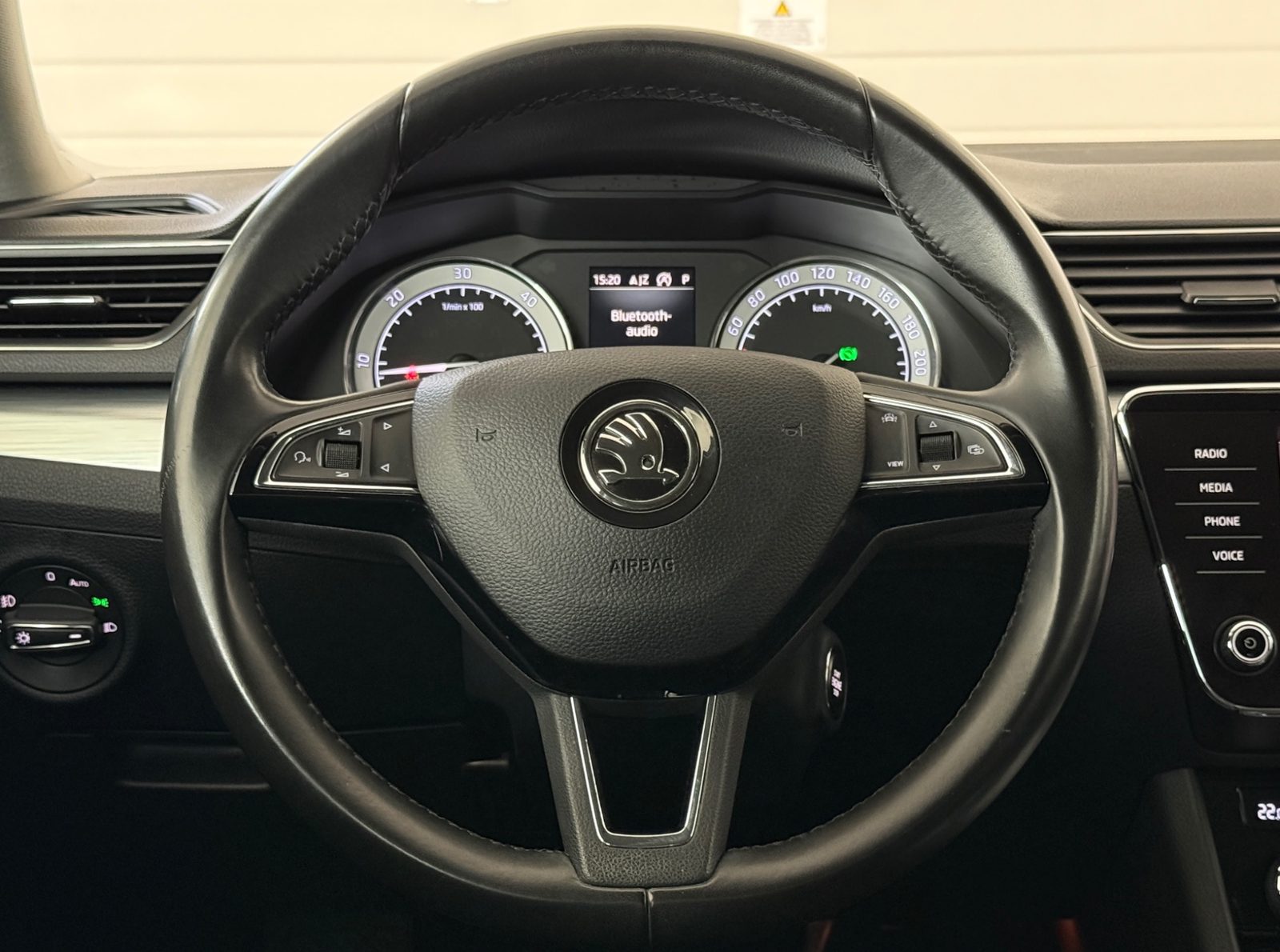 2020 Škoda Superb — fotografija 9