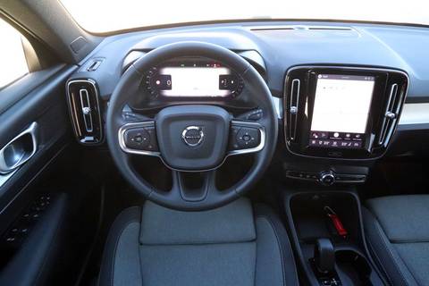 2026 Volvo XC40 — sličica 11