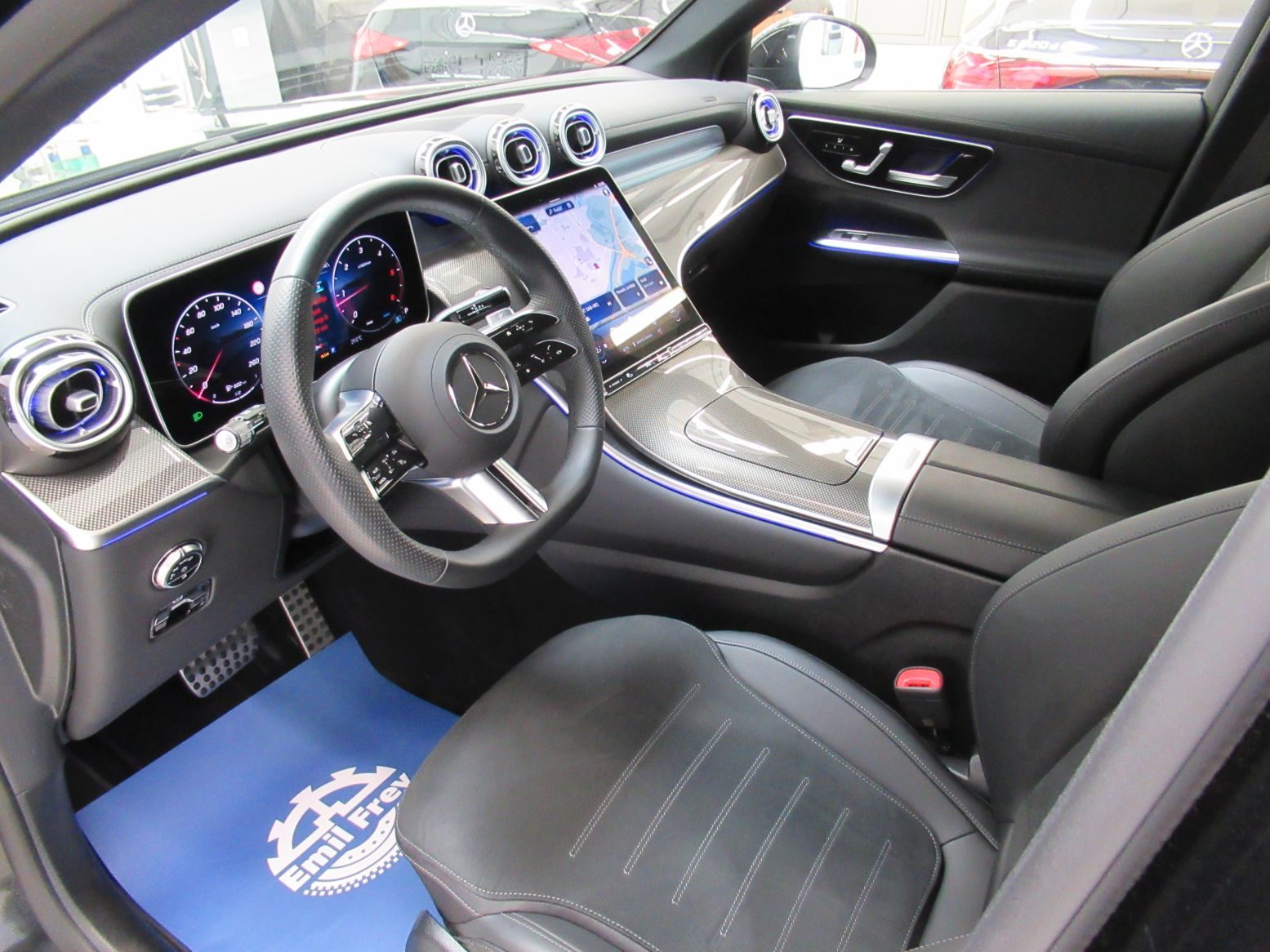 2025 Mercedes-Benz GLC — fotografija 16