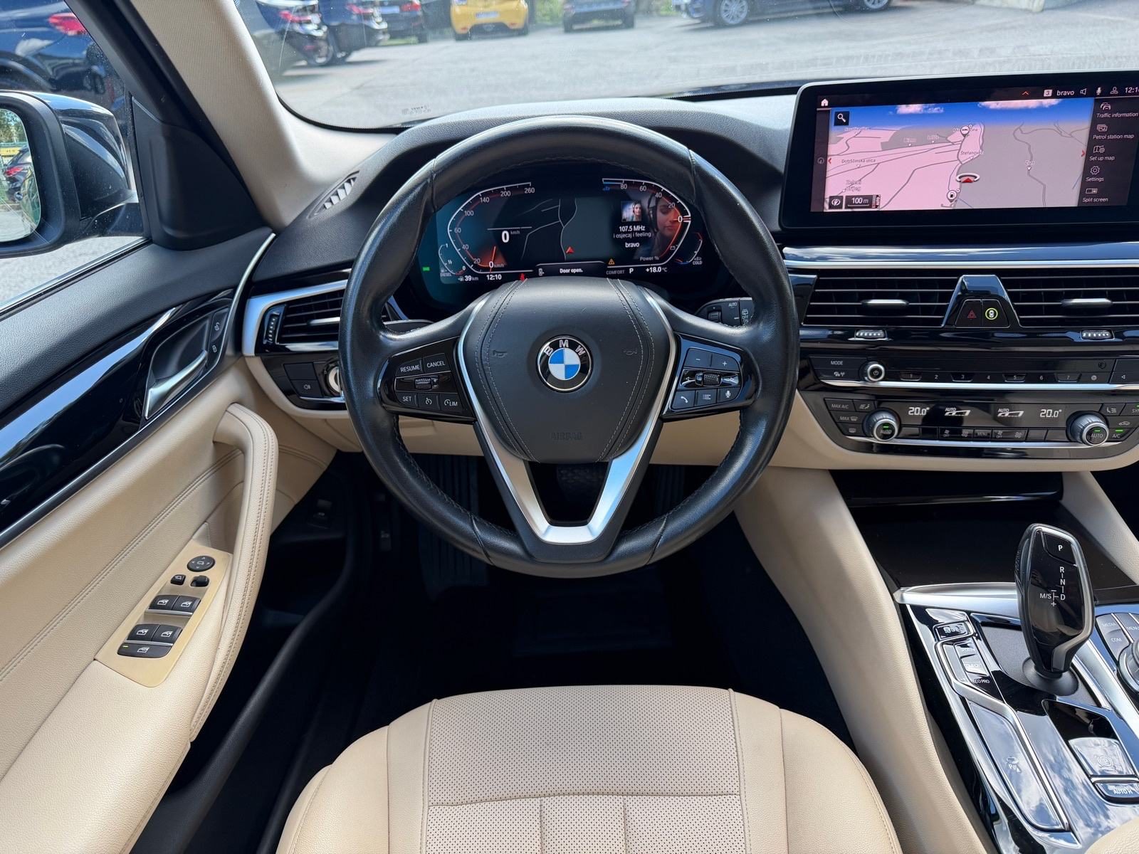 2021 BMW Serija 5 — fotografija 9