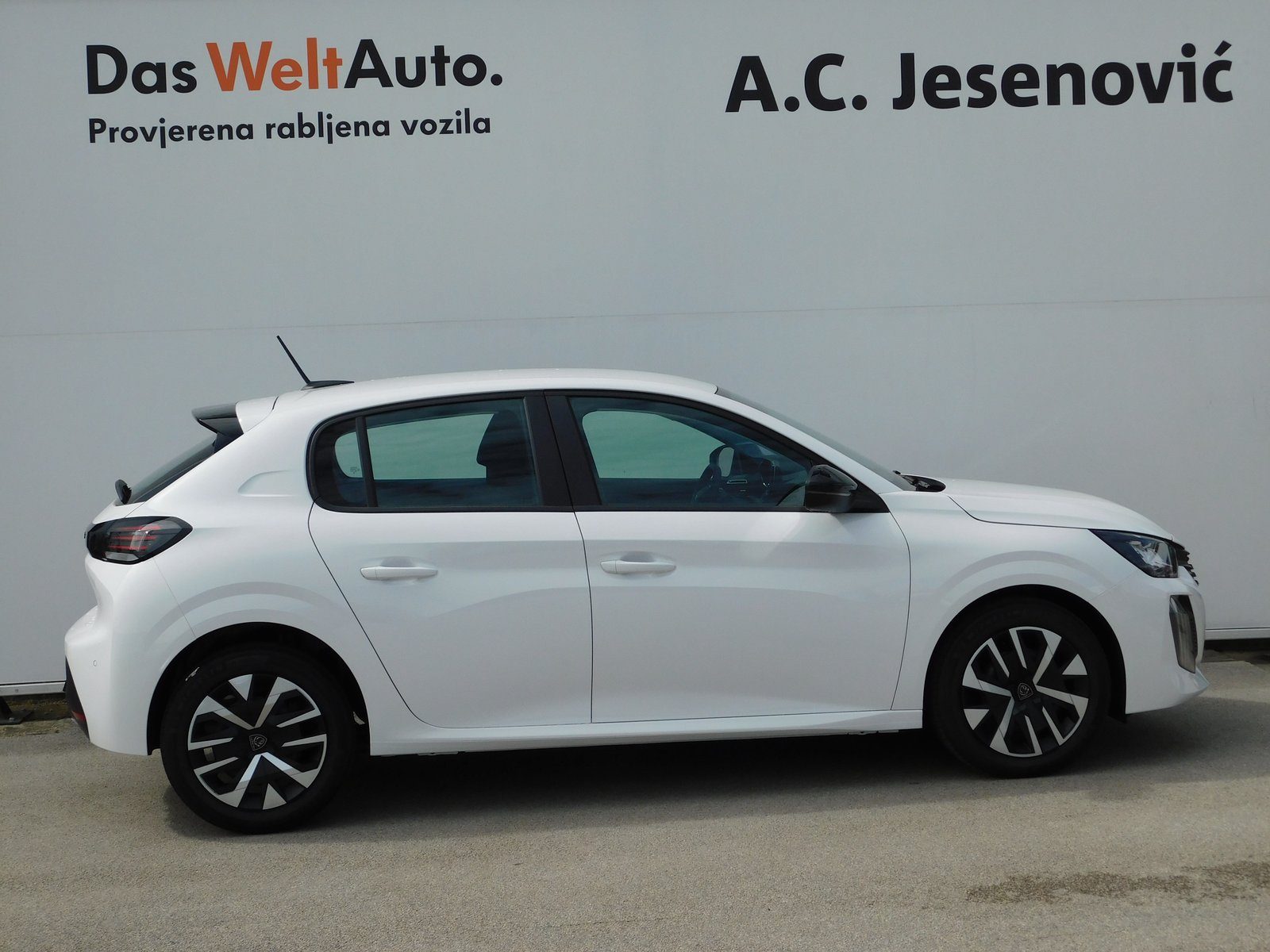 2024 Peugeot 208 — fotografija 4