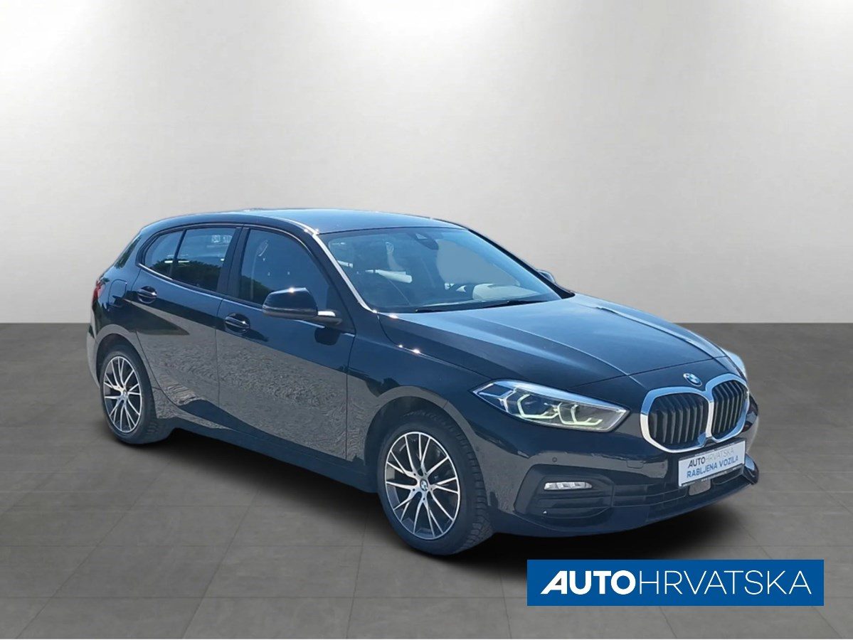 2022 BMW Serija 1 — fotografija 3