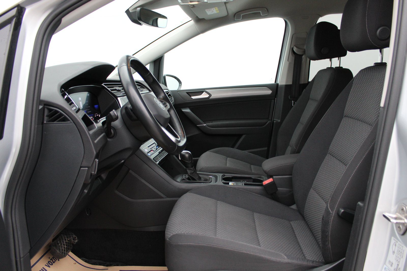 2024 Volkswagen Touran — fotografija 8