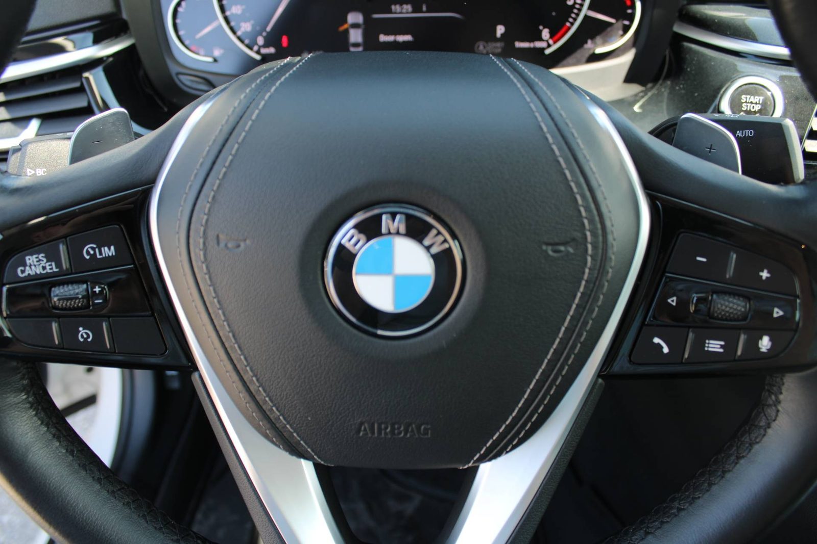 2020 BMW Serija 5 — fotografija 16