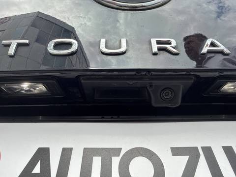 2022 Volkswagen Touran — sličica 18