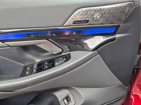 2025 BMW M5 — sličica 21