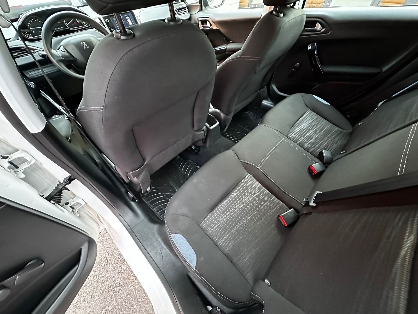 2019 Peugeot 208 — fotografija 14