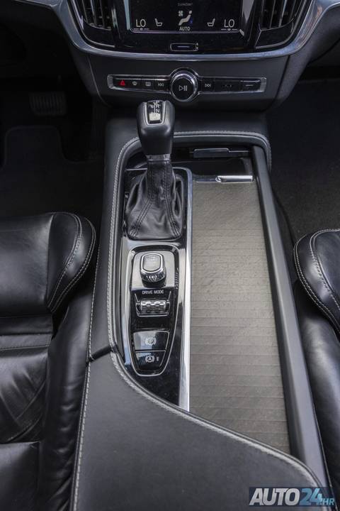 2017 Volvo V90 Cross Country — sličica 22