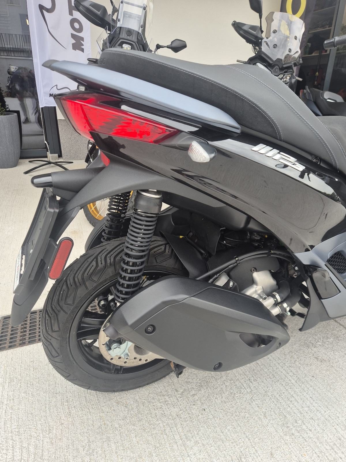 2023 Piaggio MP3 300 — fotografija 4
