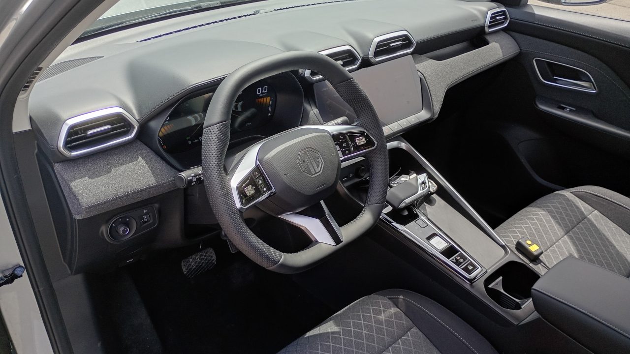 2026 MG ZS — fotografija 7
