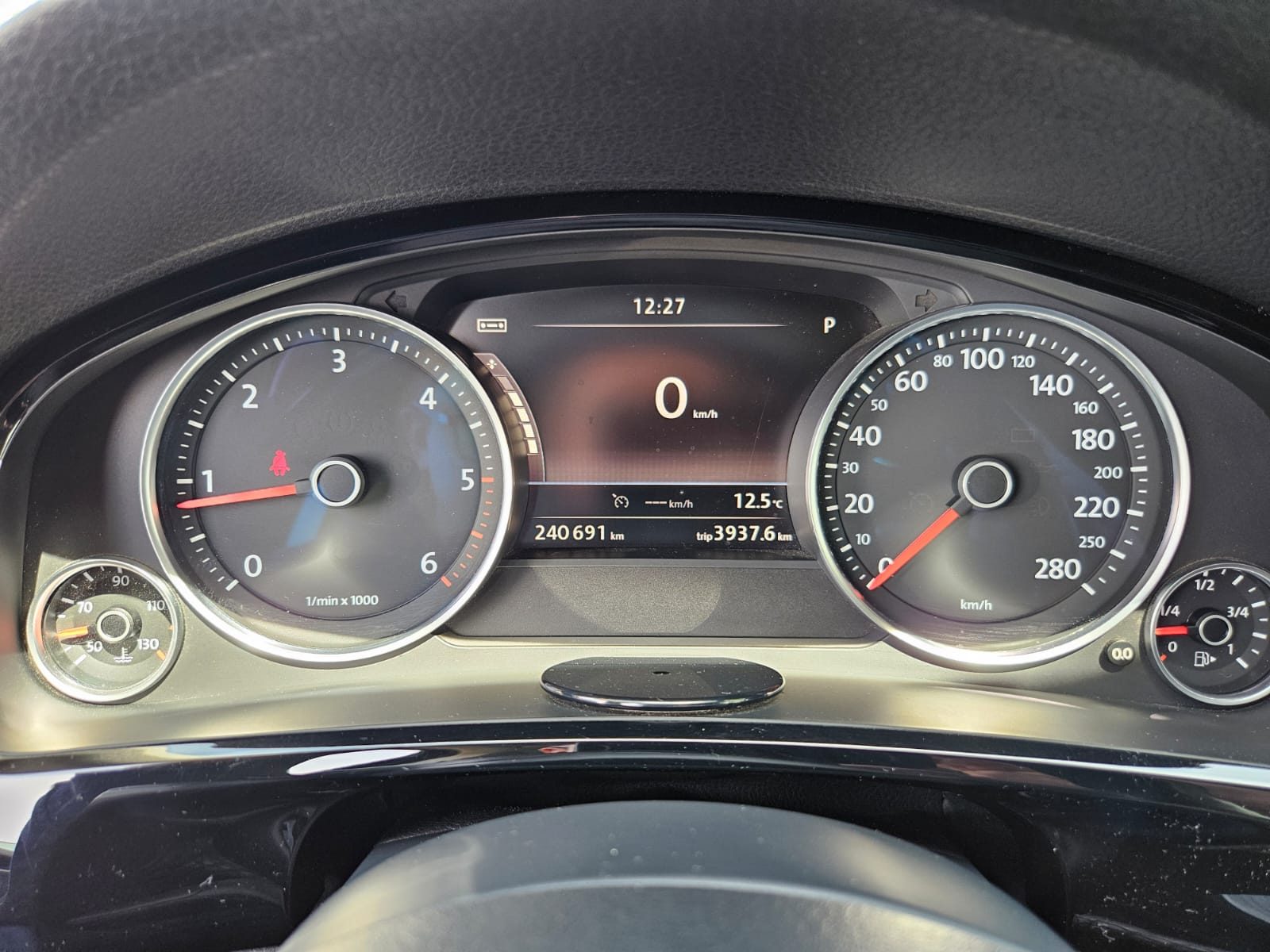 2016 Volkswagen Touareg — fotografija 14