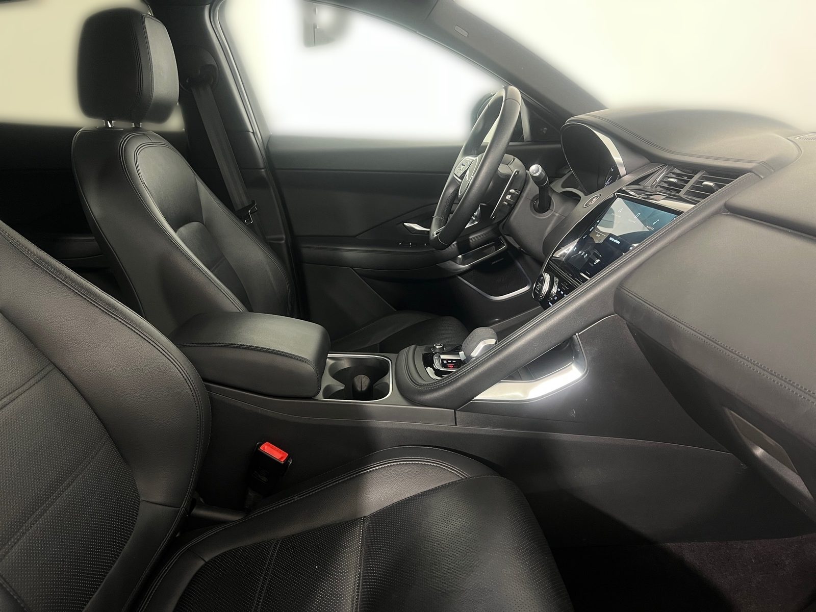 2022 Jaguar E-Pace — fotografija 22