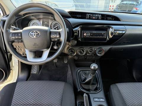 2021 Toyota Hilux — sličica 9