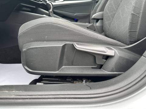 2024 Volkswagen Golf — sličica 25