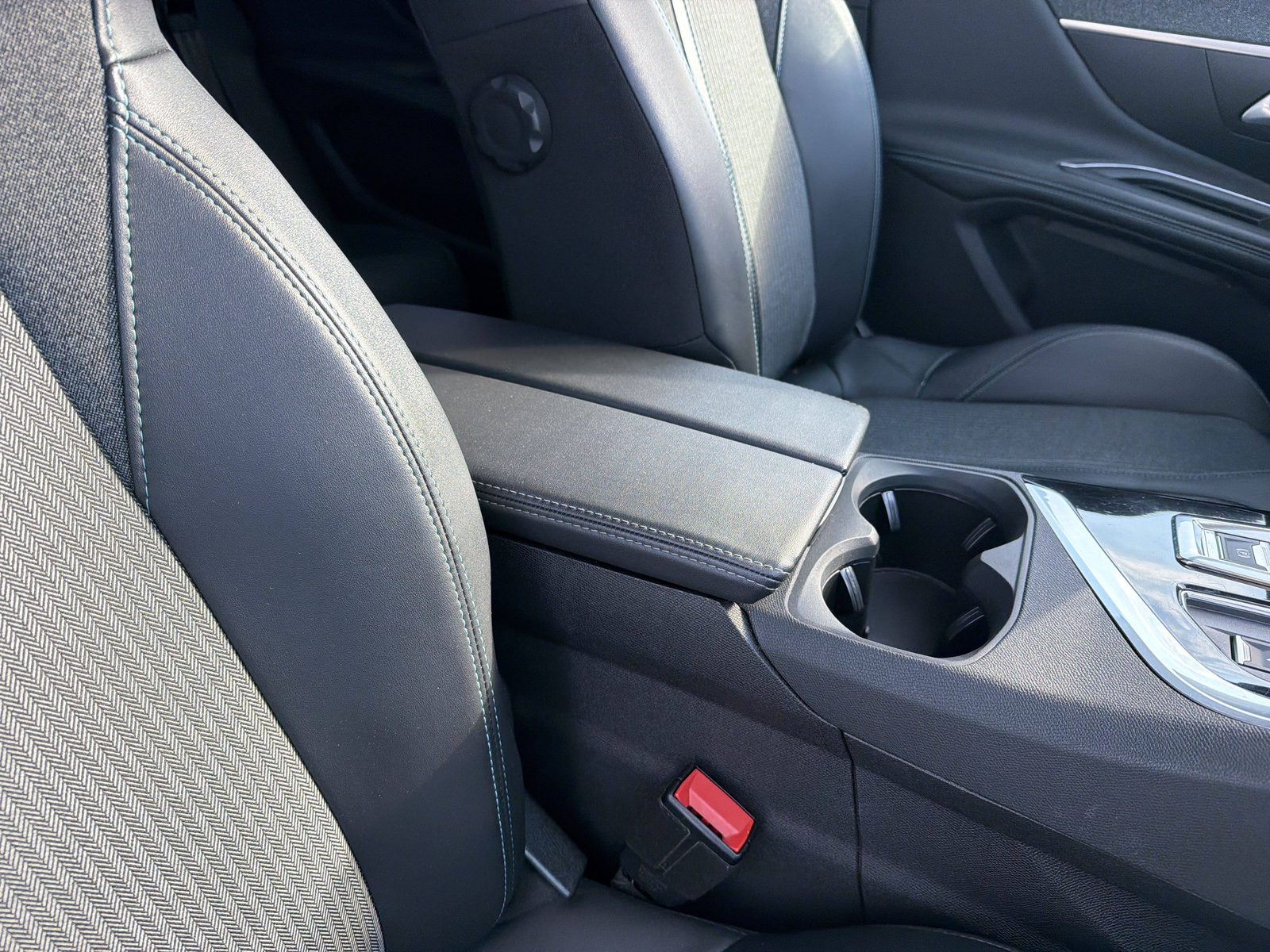 2022 Peugeot 3008 — fotografija 25