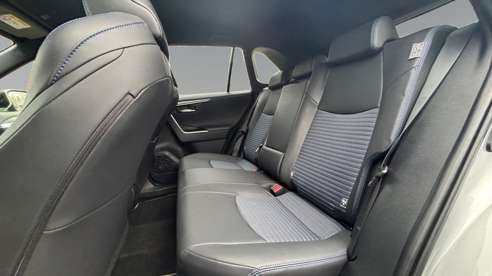Toyota RAV4 — fotografija 14