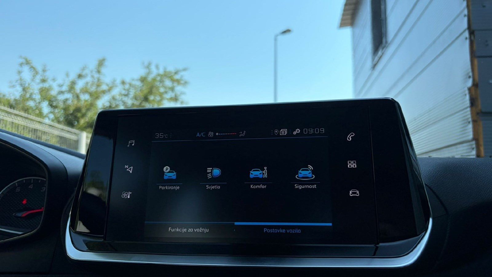 2022 Peugeot 2008 — fotografija 25