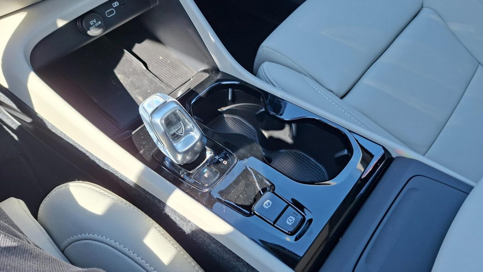 2026 Volvo XC40 — fotografija 20