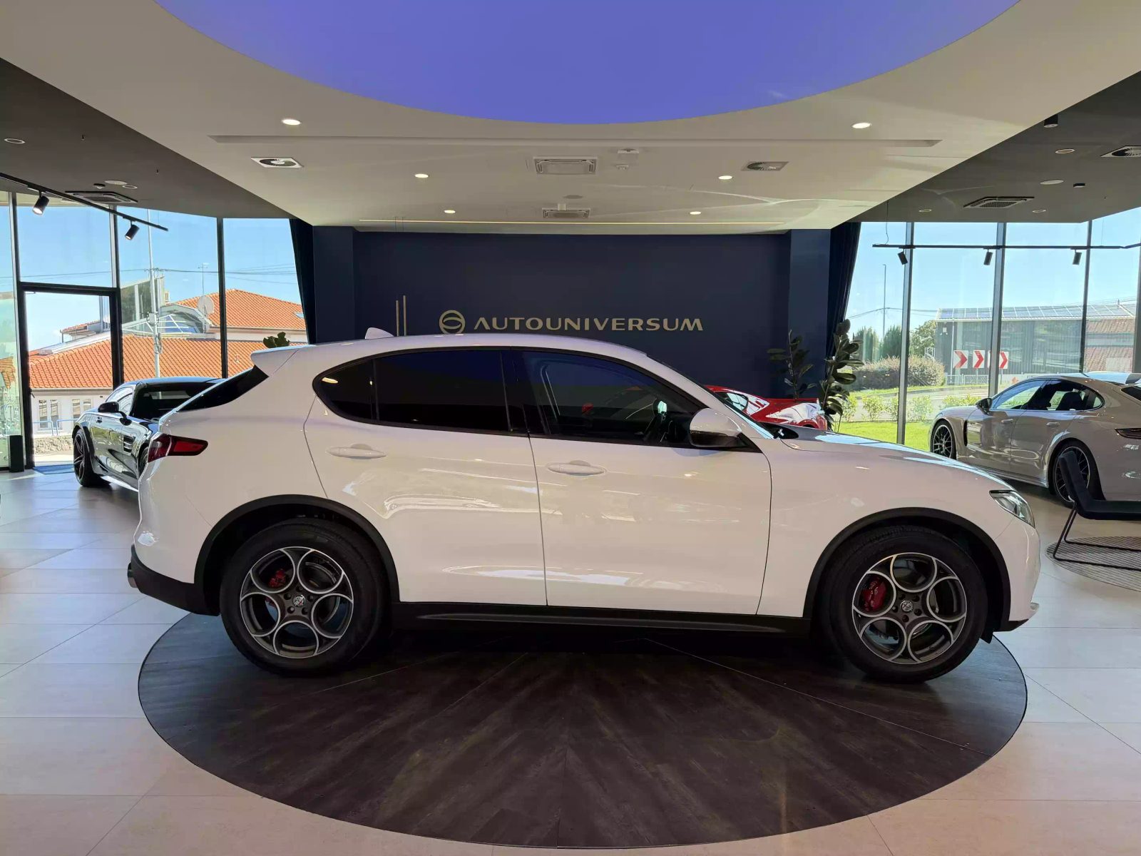 2018 Alfa Romeo Stelvio — fotografija 11