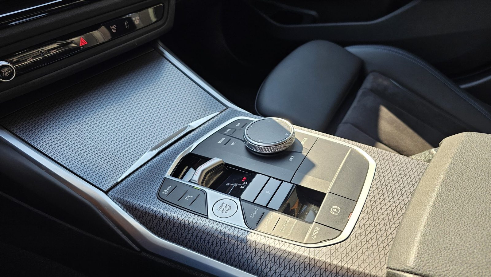 2024 BMW Serija 3 M Sport — fotografija 13