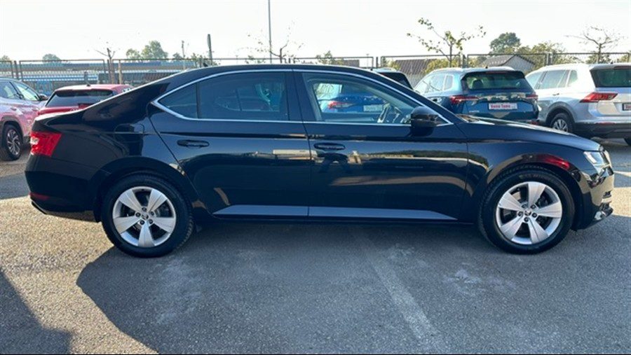 2022 Škoda Superb — fotografija 4
