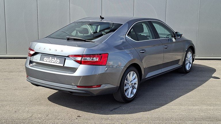 2022 Škoda Superb — fotografija 3