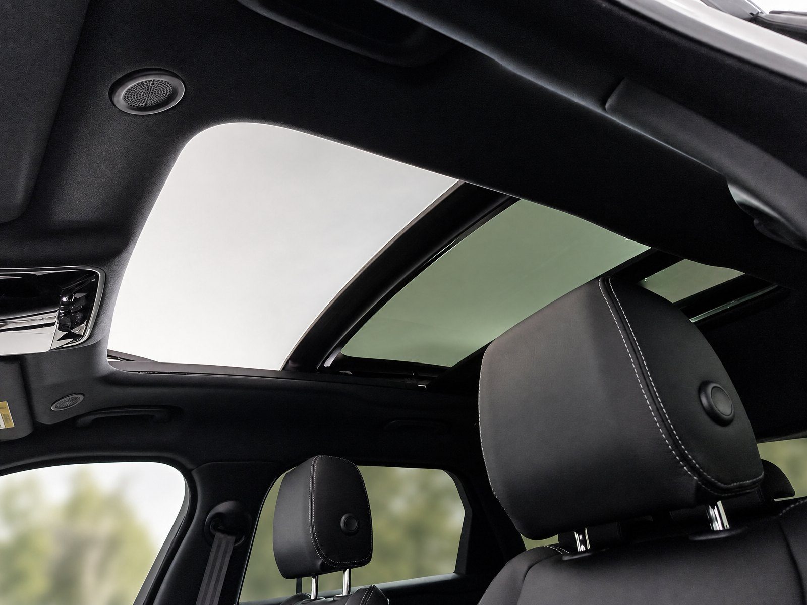 2026 Land Rover Range Rover Velar — fotografija 19
