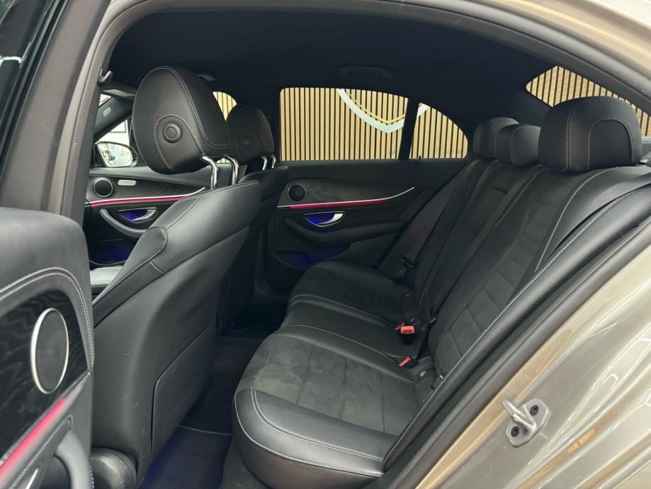 2022 Mercedes-Benz E-klasa — fotografija 14