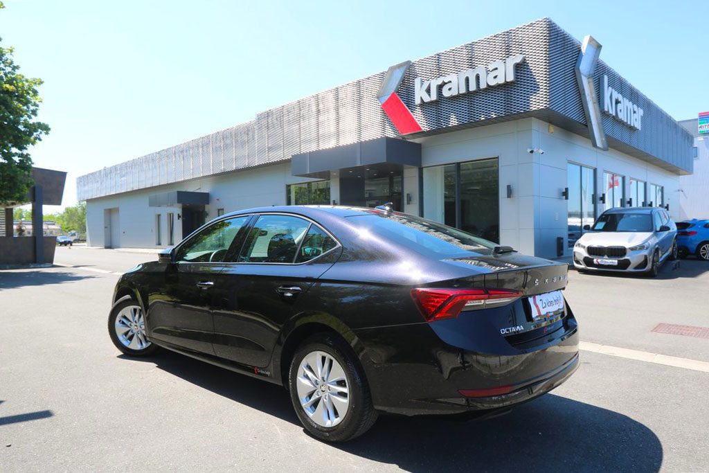 2023 Škoda Octavia — fotografija 17