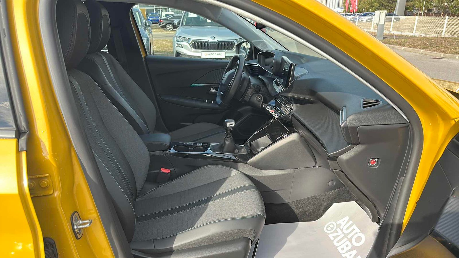 2023 Peugeot 208 — fotografija 9