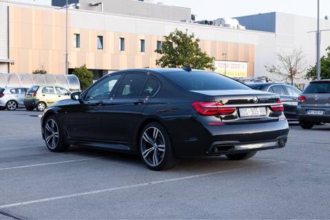 2016 BMW Serija 7 — sličica 7