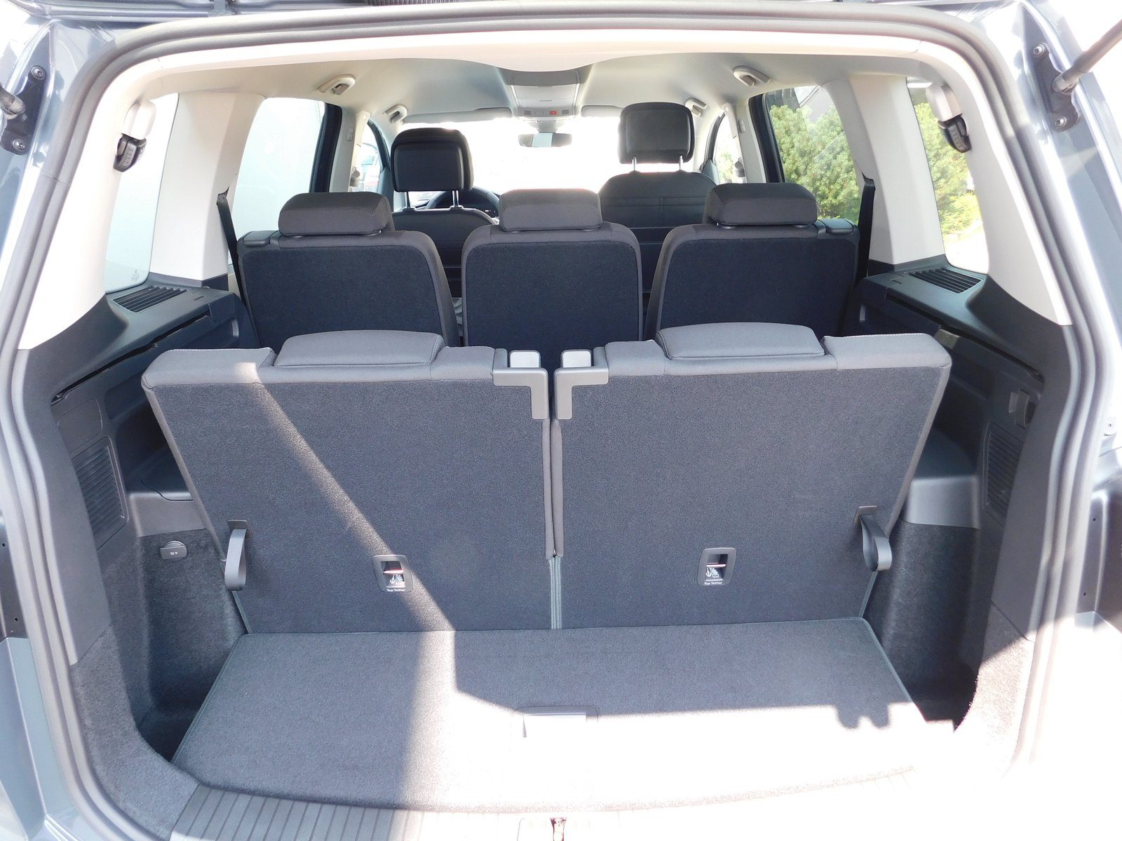 2025 Volkswagen Touran R-Line — fotografija 15