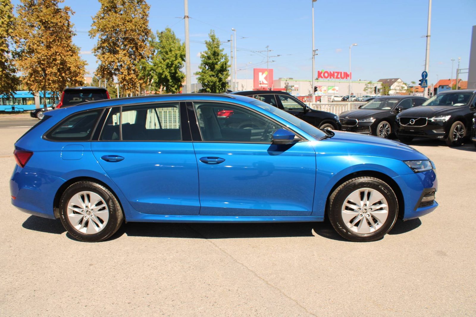 2022 Škoda Octavia Combi — fotografija 4