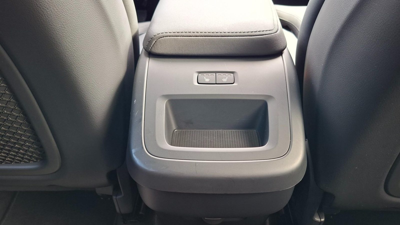 2025 Volvo XC60 — fotografija 13