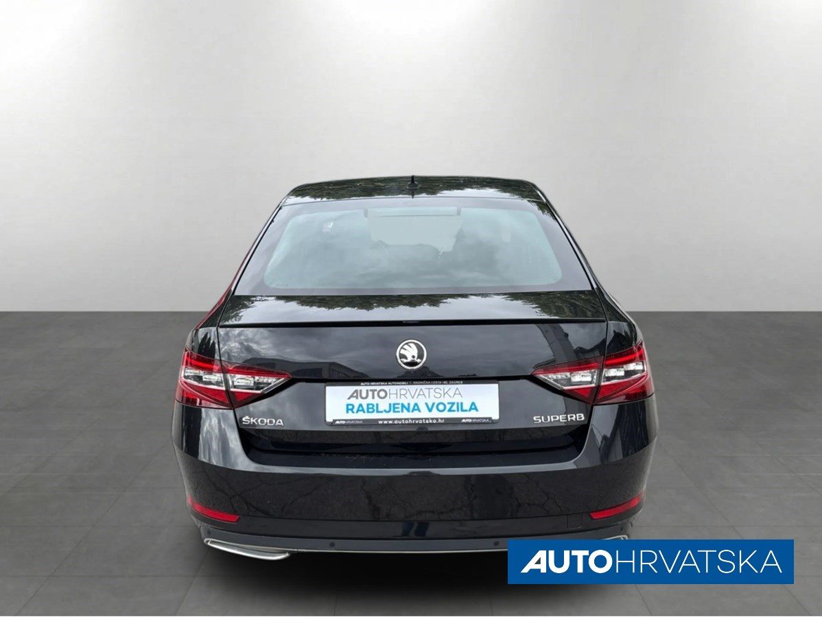 2019 Škoda Superb — fotografija 4