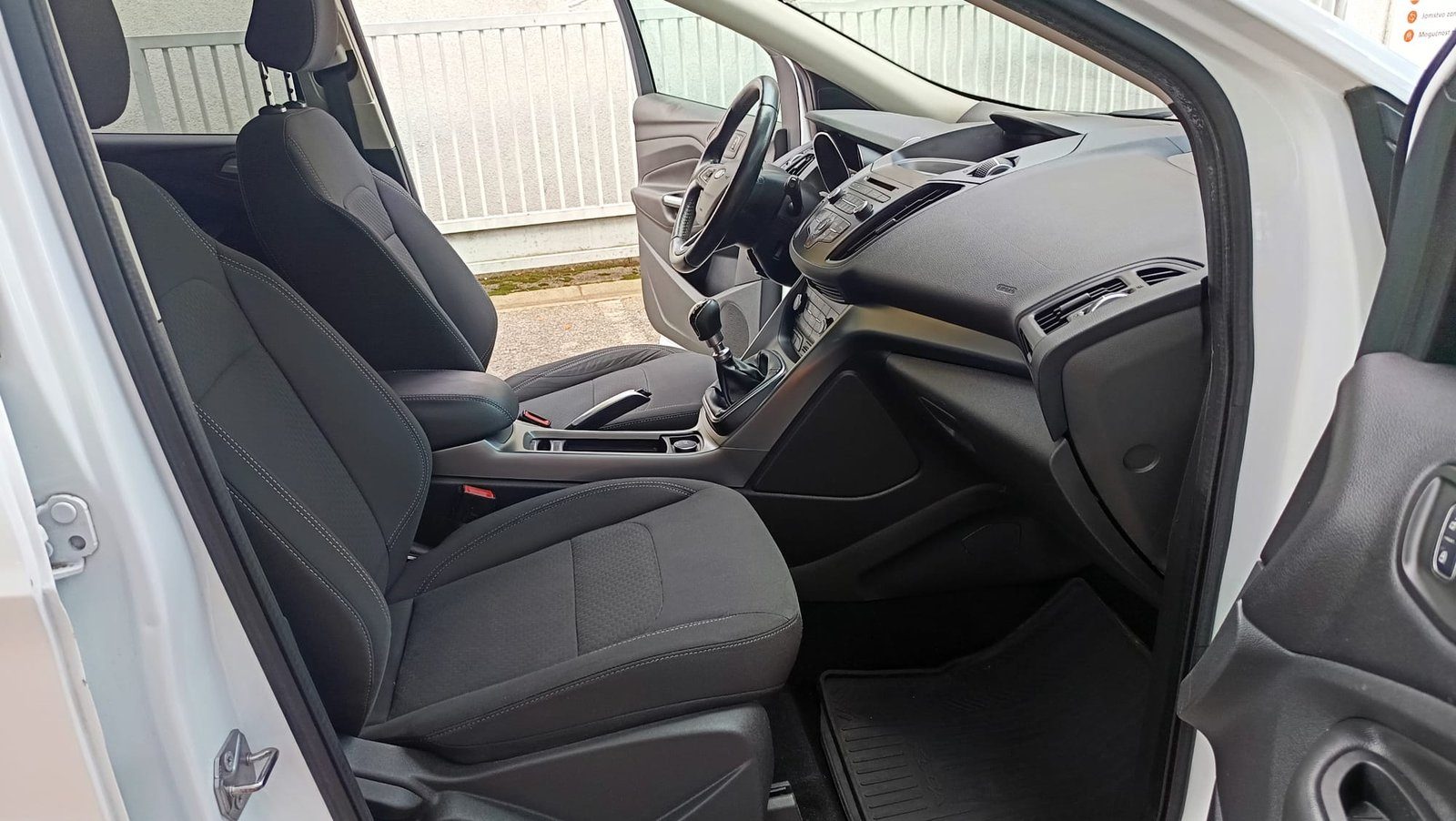 2017 Ford Kuga — fotografija 12