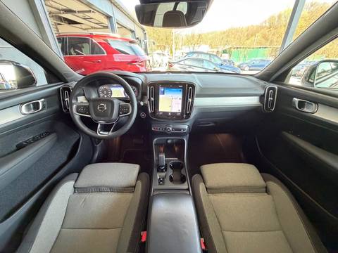 2022 Volvo XC40 — sličica 8