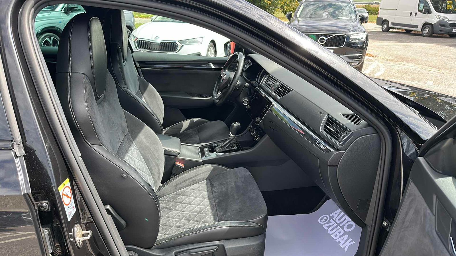 2019 Škoda Superb — fotografija 9