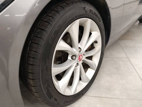 2021 Jaguar XF — sličica 11