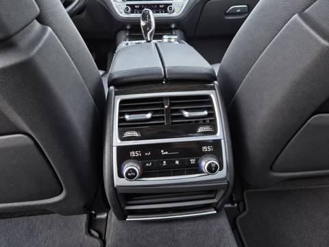2017 BMW Serija 7 M Sport — sličica 24